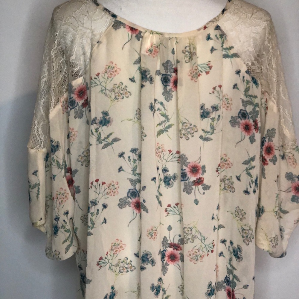 LC Lauren Conrad Floral Bat Wing Blouse | medium - Picture 5 of 10